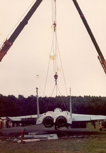 1981-09 crash F15 berging3.jpg